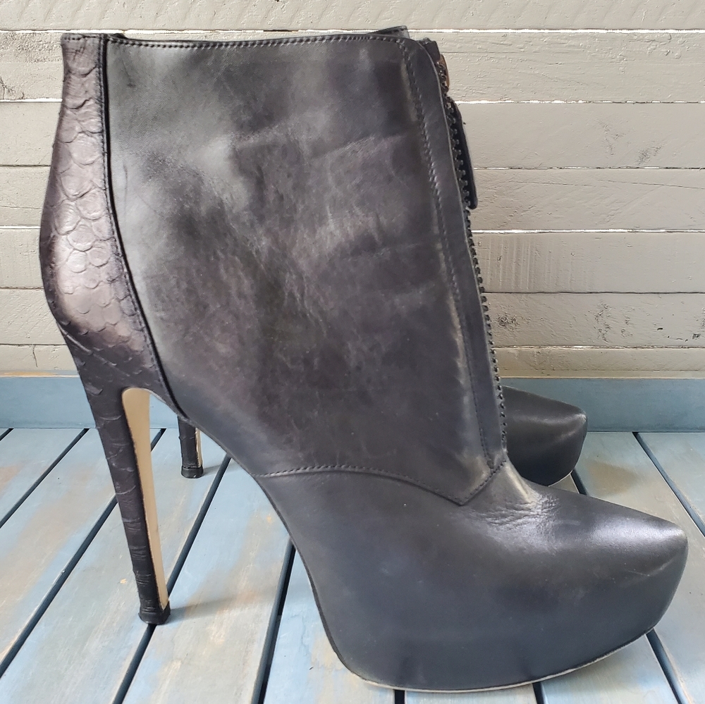 BCBG MAXAZRIA Perro Leather Bootie Heels Black Size 10 - Picture 2 of 16